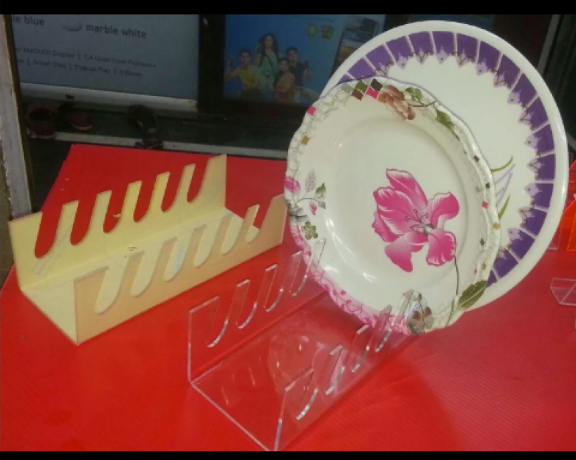 Acrylic Plates Stand